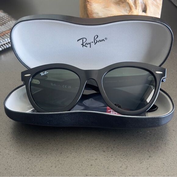 RAY- BAN Wayfarer Way RB 2241 Sunglasses Green Lenses Polished Black - Picture 8 of 8